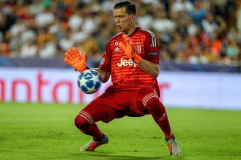 19th September 2018, Mestalla, Valencia, Spain; UEFA Champions League football, Valencia versus Juventus; Wojciech Szczezny of Juventus Turin saves a Valencia CF shot from close in  ActionPlus12063912 PedroxSalado