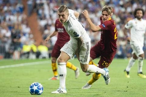Real Madrid Toni Kroos and A.S. Roma Nicolo Zaniolo during UEFA Champions League match between Real Madrid and A.S.Roma at Santiago Bernabeu Stadium in Madrid, Spain. September 19, 2018.  (3323049)