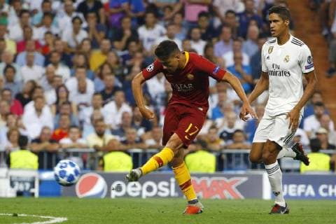 Real Madrid s Varane and AS Roma s midfielder Cengiz Under vie for the ball during the UEFA Champions League first round groups phase match between Real Madrid and AS Roma at the Santiago Bernabeu stadium, in Madrid, Community of Madrid, Spain, 19 September 2018. Real Madrid vs. AS Roma !ACHTUNG: NUR REDAKTIONELLE NUTZUNG!  Copyright: xJPxGandulx MAD32 20180919-636729951176895599