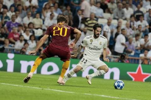 Real Madrid s Marco Asensio and AS Roma s Federico Fazio during Champions League match. September 19, 2018.  (201809190112)