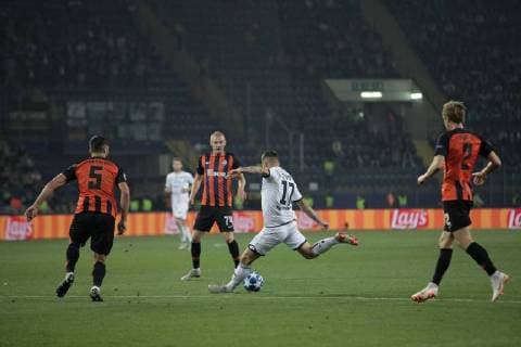 Midfielder Steven Zuber (C) of TSG 1899 Hoffenheim kicks the ball during the UEFA Champions League Group F match against FC Shakhtar Donetsk at the Metalist Stadium, Kharkiv, northeastern Ukraine, September 19, 2018. Ukrinform. Shakhtar 2-2 Hoffenheim in Kharkiv  Copyright: xVyacheslavxMadiyevskyyx