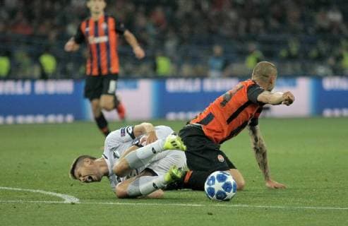 Forward Andrej Kramaric (L) of TSG 1899 Hoffenheim is seen in action with defender Yaroslav Rakytskyi of FC Shakhtar Donetsk during the UEFA Champions League Group F match at the Metalist Stadium, Kharkiv, northeastern Ukraine, September 19, 2018. Ukrinform. Shakhtar 2-2 Hoffenheim in Kharkiv  Copyright: xVyacheslavxMadiyevskyyx