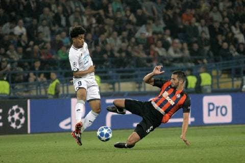 Forward Reiss Nelson of TSG 1899 Hoffenheim is seen in action with defender David Khocholava of FC Shakhtar Donetsk during the UEFA Champions League Group F match at the Metalist Stadium, Kharkiv, northeastern Ukraine, September 19, 2018. Ukrinform. Shakhtar 2-2 Hoffenheim in Kharkiv  Copyright: xVyacheslavxMadiyevskyyx