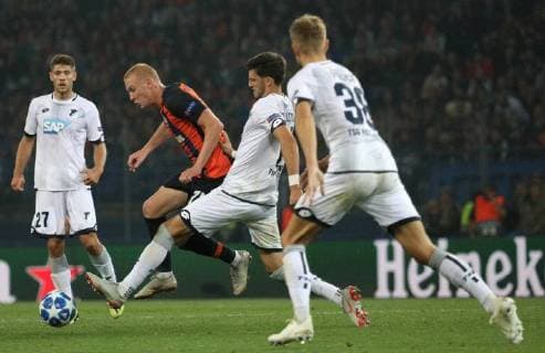 September 19, 2018 - Kharkov, Ukraine - Shakhtar s Viktor Kovalenko, in the center, controls the ball during of the Champions League group stage match between Shakhtar Donetsk and Hoffenheim at Metalist Stadium in Kharkov. Ukraine, Wednesday, September 19, 2018 Shakhtar Donetsk v Hoffenheim - UEFA Champions League  - ZUMAn230 20180919_zaa_n230_213 Copyright: xDanilxShamkinx