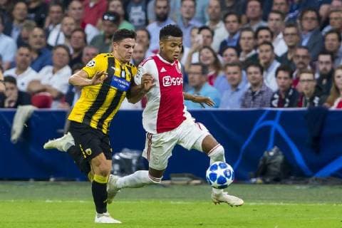 AMSTERDAM, Johan Cruijff Arena, 19-09-2018 , season 2018 2019 , UEFA Champions League. final result 3-0, AEK Athens player Kostas Galanopoulos (L) and Ajax player David Neres (r) during the match Ajax - AEK Athens Ajax - AEK Athens  x2477835x