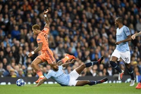 11 MEMPHIS DEPAY (OL) - 18 FABIAN DELPH (MAN) FOOTBALL : Manchester City vs Lyon - Ligue des Champions - 19 09 2018 AnthonyBIBARD FEP Panoramic 