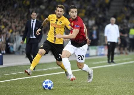 19 09 2018 Bern Switzerland Stade de Suisse Football Mens Champions League Season 2018 2019 BSC Young Boys Manchester United Pictured 20 Diogo Dalot Manchester left Miralem Sulejmani YB action duel
