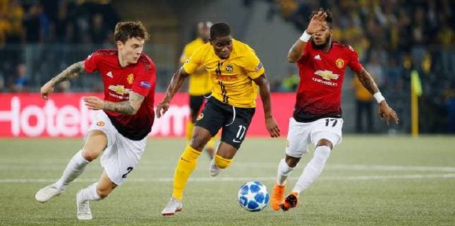 19 09 2018 Stade de Suisse Bern SWITZERLAND Season 2018 2019 Mens Football UEFA Champions League Group match BSC Young Boys Bern Manchester United Roger Assale midway Young Boys against Victor Lindelöf li and Fred both Manchester