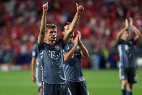 September 19, 2018 - Lisbon, Portugal - Bayern Munich s team players celebrates the victory (0-2) after the UEFA Champions League Group E football match SL Benfica vs Bayern Munich at the Luz stadium in Lisbon, Portugal on September 19, 2018. SL Benfica v FC Bayern Muenchen - UEFA Champions League Group E  - ZUMAn230 20180919_zaa_n230_295 Copyright: xPedroxFiuzax