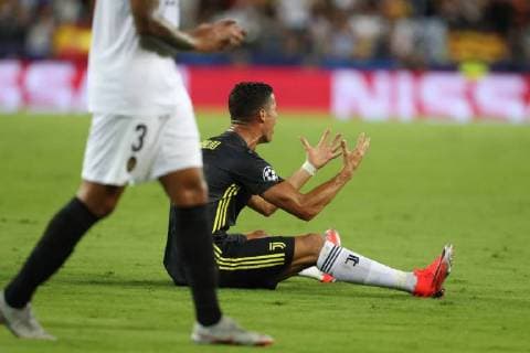 September 19, 2018 - Valencia, Spain - Cristiano Ronaldo of Juventus FC reacts after receiving a red card during the UEFA Champions League, Group H football match between Valencia CF and Juventus FC on September 19, 2018 at Mestalla stadium in Valencia, Spain Football - UEFA Champions League - Valencia CF vs Juventus FC  - ZUMAb169 20180919_zaa_b169_007 Copyright: xManuelxBlondeau Aop.Pressx