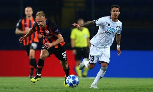 19.09.2018 Kharkiv(Ukraine) FC Shakhtar Donetsk-TSG 1899 Hoffenheim champions league men s football Leonardo Bittencourt(R)TSG 1899 Hoffenheim, Serhiy Bolbat(L) FC Shakhtar :Str 