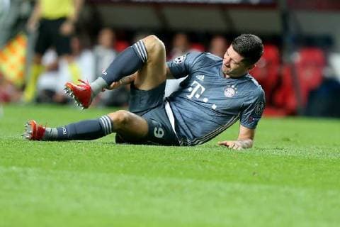 Robert Lewandowski Bayern Munich 9 on the ground with a sore Benfica vs FC Bayern Muenchen Soccer Champions League Group stage 19 09 2018 Benfica vs FC Bayern Muenchen vs Soccer Champions League Group stage 19 09 2018 Lisbon Copyright: xLanger Eibner-Pressefotox EP_HLR