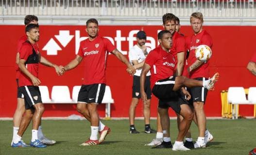Entrenamiento del Sevilla. En la imagen, Muriel. Sevilla training session. In this picture, Muriel. 