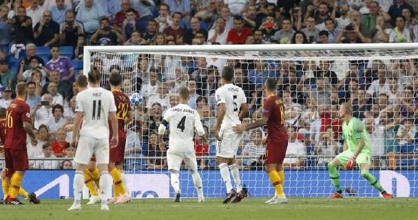 Partido de Liga de Campeones entre el Real Madrid y la Roma en el Bernabeu. En la imagen, Isco logra su gol. Champions League match between Real Madrid and Roma. In this picture, Isco scores his goal. 