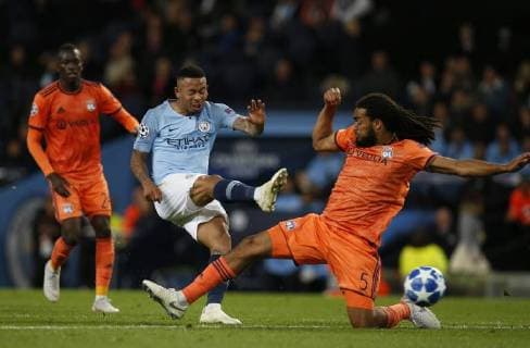 Manchester City forward Gabriel Jesus shoots past Lyon defender Jason Denayer during the UEFA Champions League Group F match at the Etihad Stadium, Manchester. Picture date 19th September 2018. Picture credit should read: Andrew Yates Sportimage EDITORIAL USE ONLY. No use with unauthorised audio, video, data, fixture lists, club league logos or live services. Online in-match use limited to 120 images, no video emulation. No use in betting, games or single club league player publications.