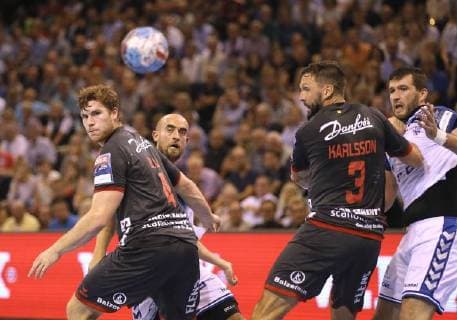 Foto Johannes Golla Flensburg against Arber Qerimi on the right astonished Karlsson and Buric Handball Mens Champions League on Wed 19 09 2018 Flensburg HC Zagreb