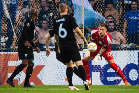 180920 goalkeeper Johan Dahlin or Malmö FF with a save during the Europa League group stage match between Genk and Malmö FF on September 20, 2018 in Genk Photo Ludvig Thunman BILDBYRAN code LT 35538  Copyright: LUDVIGxTHUNMAN BB180920LT017
