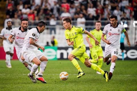 180920 Gary Alexis Medel Soto or Besiktas and Kristoffer Zachariassen or Sarpsborg 08 during the Europe League match between Besiktas and Sarpsborg 08 on September 20, 2018 in Istanbul Photo Fredrik Varfjell BILDBYRAN Code FV 150142  Copyright: FREDRIKxVARFJELL BB180920FV034