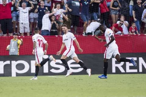 Fußball, EL, FC Sevilla - Standard Lüttich September 20, 2018 - Seville, Spain - EVER BANEGA (L ) of Sevilla celebrates after scoring 1-0 during the Europa League Group J soccer match between Sevilla FC and Standard de Liege at the Ramon Sanchez Pizjuan Stadium Soccer 2018 - Sevilla FC vs Standard de Liege - ZUMAa142 20180920_zap_a142_004 Copyright: xDanielxGonzalezxAcunax