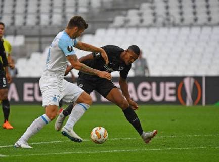 20 09 2018 xjhx Football UEFA Europa League Olympique Marseille Eintracht Frankfurt emporer Duke Caleta Car Olympique Marseille Sebastien Haller Eintracht Frankfurt DFL DFB REGULATIONS PROHIBIT ANY USE OF PHOTOGRAPH as IMAGE SEQUENCES and or QUASI VIDEO Marseille