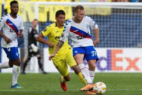 Villarreal s midfielder Pablo Fornals (C) and Rangers Football Club s Scottish defender Scott Arfield vie for the ball during the UEFA Europa League groups phase match between Villarreal and Rangers, at the Ceramica Stadium, in Vila-real, Valencian Community, Spain, 20 September 2018. Villarreal vs. Rangers !ACHTUNG: NUR REDAKTIONELLE NUTZUNG!  Copyright: xDomenechxCastellox VIL01 20180920-636730707049909730