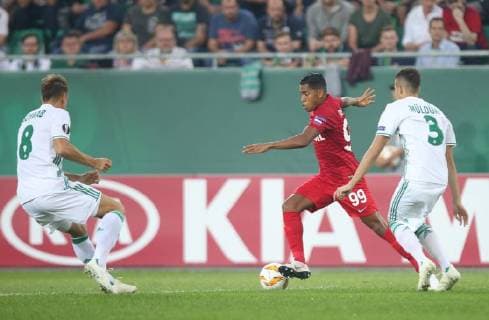 SOCCER - EL, Rapid vs Spartak VIENNA,AUSTRIA,20.SEP.18 - SOCCER - UEFA Europa League, group stage, SK Rapid Wien vs Spartak Moscow. Image shows Stefan Schwab (C) (Rapid), Pedro Rocha (Spartak) and Mert Muelduer (Rapid). GEPAxpictures xPatrickxLeuk