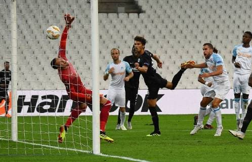 20 09 2018 xjhx Soccer UEFA Europa League Olympique Marseille Eintracht Frankfurt emporer Yohann Pele Olympique Marseille Lucas Torro Eintracht Frankfurt Goal scored the goal for the 1 1 DFB DFB REGULATIONS PROHIBIT ANY USE OF PHOTOGRAPHS as IMAGE SEQUENCES and or QUASI VIDEO Marseille