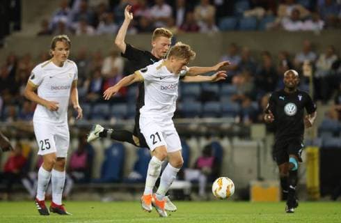 Fußball, EL, KRC Genk - Malmö FF Genk s Jere Uronen and Malmo FF s defender Rasmus Bengtsson fight for the ball during the match between Belgian soccer team KRC Genk and Swedish club Malmo FF in Genk, Thursday 20 September 2018, on day one of the UEFA Europa League group stage. VIRGINIExLEFOUR  x05430196x