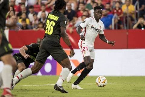 Fußball, EL, FC Sevilla - Standard Lüttich September 20, 2018 - Seville, Spain - QUINCY PROMES of Sevilla (R ) in action during the Europa League Group J soccer match between Sevilla FC and Standard de Liege at the Ramon Sanchez Pizjuan Stadium Soccer 2018 - Sevilla FC vs Standard de Liege - ZUMAa142 20180920_zap_a142_026 Copyright: xDanielxGonzalezxAcunax