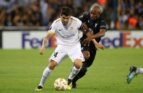 Fußball, EL, KRC Genk - Malmö FF Genk s Alejandro Pozuelo and Malmo FF s midfielder Fouad Bachirou fight for the ball during the match between Belgian soccer team KRC Genk and Swedish club Malmo FF in Genk, Thursday 20 September 2018, on day one of the UEFA Europa League group stage. VIRGINIExLEFOUR  x05430219x