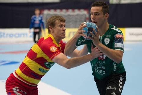 Velux EHF Champions League Wacker Thun Riihimäen Cocks Gümligen 20 09 2018 Handball Velux EHF Champions League Season 2018 2019 Wacker Thun Riihimäen Cocks Victor Kovalenko Cocks against Nicolas Jann Suter Wacker