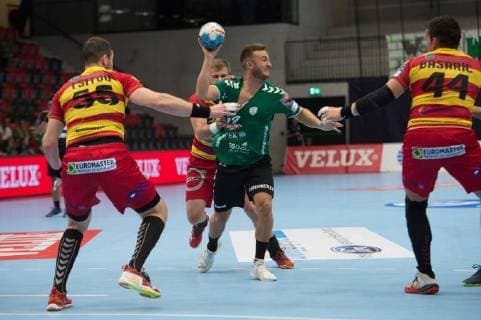 Velux EHF Champions League Wacker Thun Riihimäen Cocks Gümligen 20 09 2018 Handball Velux EHF Champions League Season 2018 2019 Wacker Thun Riihimäen Cocks Ivan Wyttenbach Wacker against Aliaksandr Tsitou and Davor Basaric Cocks