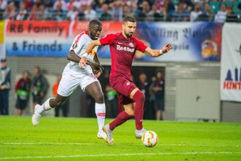 UEFA Europa League RB Leipzig GER vs FC Salzburg AUT 20 09 2018 Red Bull Arena Leipzig GER UEFA Europa League RB Leipzig GER vs FC Salzburg AUT im Bild Dribbelings goalkeeper to 0 1 for FC Salzburg by Munas Dabbur 9 FC Salzburg nordphotoxDostmann nph00325