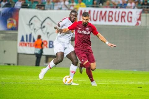 UEFA Europa League RB Leipzig GER vs FC Salzburg AUT 20 09 2018 Red Bull Arena Leipzig GER UEFA Europa League RB Leipzig GER vs FC Salzburg AUT im Bild Dribbelings goalkeeper to 0 1 for FC Salzburg by Munas Dabbur 9 FC Salzburg nordphotoxDostmann nph00325