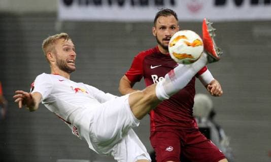 GER Europa League Group B RasenBallsport Leipzig vs Besiktas Istanbul 20 09 18 Leipzig Red Bull Arena GER Season 2018 2019 UEFA Europa League Group B 1 Gameday of 6 RasenBallsport Leipzig vs FC Red Bull Salzburg im Bild Konrad Laimer Leipzig vs. Andreas Ulmer Salzburg DFL regulations prohibit any use of photographs as image sequences and or quasi video