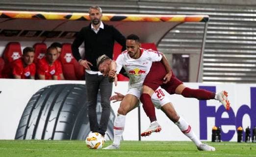 GER Europa League Group B RasenBallsport Leipzig vs Besiktas Istanbul 20 09 18 Leipzig Red Bull Arena GER Season 2018 2019 UEFA Europa League Group B 1 Gameday of 6 RasenBallsport Leipzig vs FC Red Bull Salzburg im Bild Matheus Cunha Leipzig vs Hannes Wolf Salzburg DFL regulations prohibit any use of photographs as image sequences and or quasi video