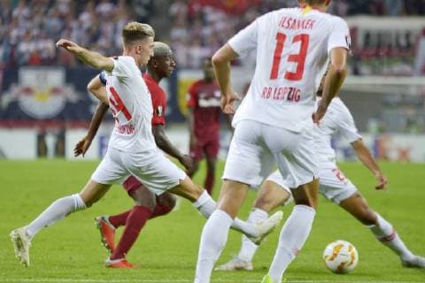 UEFA Europa League 2018 2019 Group stage Group Stage 1 Gameday RB Leipzig vs Salzburg FC Red Bull Salzburg 20 09 2018 Battle for the ball between Kevin Kampl Leipzig and Amadou Haidara Salzburg 2 v l Leipzig Saxony Germany