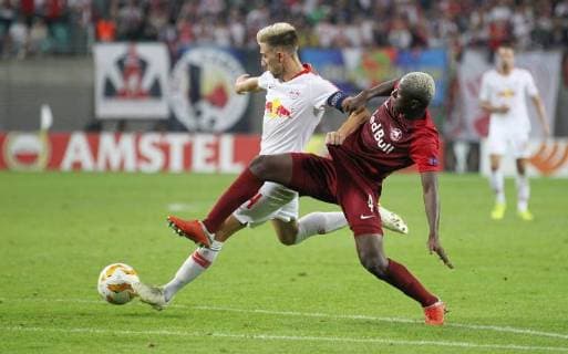 GER Europa League Group B RasenBallsport Leipzig vs Besiktas Istanbul 20 09 18 Leipzig Red Bull Arena GER Season 2018 2019 UEFA Europa League Group B 1 Gameday of 6 RasenBallsport Leipzig vs FC Red Bull Salzburg im Bild Kevin Kampl Leipzig vs Amadou Haidara Salzburg DFL regulations prohibit any use of photographs as image sequences and or quasi video