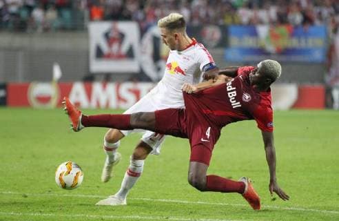 GER Europa League Group B RasenBallsport Leipzig vs Besiktas Istanbul 20 09 18 Leipzig Red Bull Arena GER Season 2018 2019 UEFA Europa League Group B 1 Gameday of 6 RasenBallsport Leipzig vs FC Red Bull Salzburg im Bild Kevin Kampl Leipzig vs Amadou Haidara Salzburg DFL regulations prohibit any use of photographs as image sequences and or quasi video