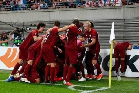 20 09 2018 xtgx Football UEFA Europa League RB Leipzig FC Salzburg ems Salzburg City Goalkeeper 2 3 by Fredrik Gulbrandsen Salzburg 21 Jubilee Goalkeeper celebrates the goal DFL DFB REGULATIONS PROHIBIT ANY USE OF PHOTOGRAPHS as IMAGE SEQUENCES and or QUASI VIDEO Leipzig