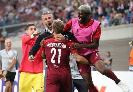 RB Leipzig Salzburg Soccer Euro League Leipzig 20 09 2018 Red Bull Arena Soccer UEFA Europa League RB Leipzig GER vs. FC Salzburg AUT 2 3 0 2 Pictured Salzburg goalscorer V l Coach Marco Rose Salzburg Victors Goalkeeper Fredrik Gulbrandsen 21 Salzburg and Jerome Onguene 6 Salzburg UEFA Êregulations prohibit any use of photographs as image sequences and or quasi video