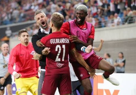 RB Leipzig Salzburg Soccer Euro League Leipzig 20 09 2018 Red Bull Arena Soccer UEFA Europa League RB Leipzig GER vs. FC Salzburg AUT 2 3 0 2 Pictured Salzburg goalscorer V l Coach Marco Rose Salzburg Victors Goalkeeper Fredrik Gulbrandsen 21 Salzburg and Jerome Onguene 6 Salzburg UEFA Êregulations prohibit any use of photographs as image sequences and or quasi video
