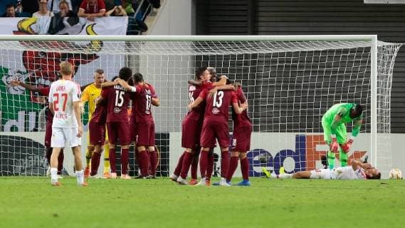 20 09 2018 xtgx Football UEFA Europa League RB Leipzig FC Salzburg emspor v l Salzburg Rejoicing over victory Jubilation after the game Leipzig disappointed looks disappointed dejectedly disappointed DFL DFB REGULATIONS PROHIBIT ANY USE OF PHOTOGRAPH as IMAGE SEQUENCES and or QUASI VIDEO Leipzig