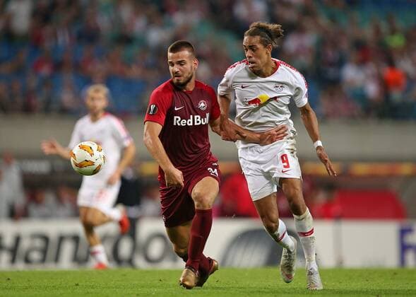 20 09 2018 Football UEFA Europa League 2018 2019 Group Stage 1 Gameday RB Leipzig FC Salzburg at Red Bull Arena Leipzig LR Marin Pongracic RB Salzburg in a duel with Yussuf Poulsen RB Leipzig DFL and DFB regulations prohibit any use of images as image sequences and or quasi video