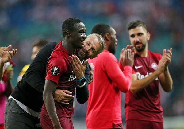 20 09 2018 Football UEFA Europa League 2018 2019 Group Stage 1 Gameday RB Leipzig FC Salzburg at Red Bull Arena Leipzig Final LR Diadie Samassekou RB Salzburg and Coach Marco Rose RB Salzburg DFL and DFB regulations prohibit any use of images as image sequences and or quasi video