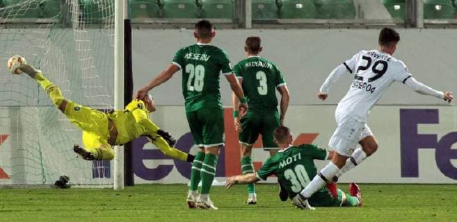 20.09.2018 Razgrad(Bulgaria) PFC Ludogorets-Bayer 04 Leverkusen Europa League men s football Kai Havertz(R) Bayer 04 Leverkusen scoring third goal on match to Renan(L) PFC Ludogorets goalkeeper : 