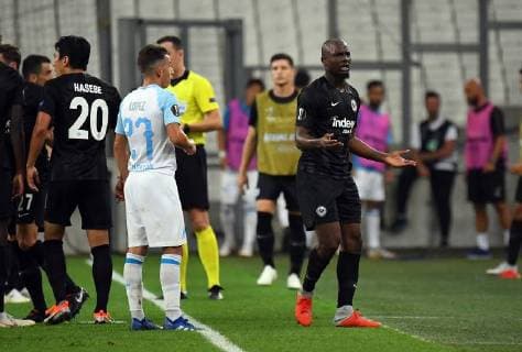 20 09 2018 xjhx Football UEFA Europa League Olympique Marseille Eintracht Frankfurt emspor vl Jetro Willems Eintracht Frankfurt gives instructions gesticulating gestures with the arms gives instructions gesticulate Yellow red card to receive a red card DFL DFB REGULATIONS PROHIBIT ANY USE OF PHOTOGRAPHS as IMAGE SEQUENCES and or QUASI VIDEO Marseille
