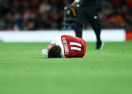 & xa7;20th September 2018, Emirates Stadium, London, England; UEFA Europa League football, Arsenal versus Vorskla Poltava; Lucas Torreira of Arsenal injured on the pitch  ActionPlus12064085 JohnxPatrickxFletcher