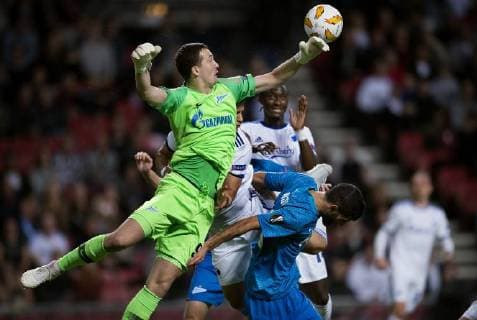 FC Zenits maalmand Andrei Lunev i duel med FCKs Pieros Sotiriou i Europa League kamp mellem FCK-FC Zenit i Telia Parken torsdag den september 2018. , Copenhagen Denmark  Copyright: Scanpix LiselottexSabroex COP101 spdk20180920-235705-L