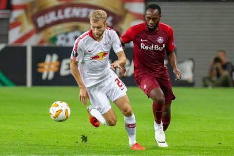 Konrad Laimer RB Leipzig 27 Reinhold Yabo Salzburg 7 Running duel Soccer UEFA Europa League RB Leipzig FC Salzburg xprx